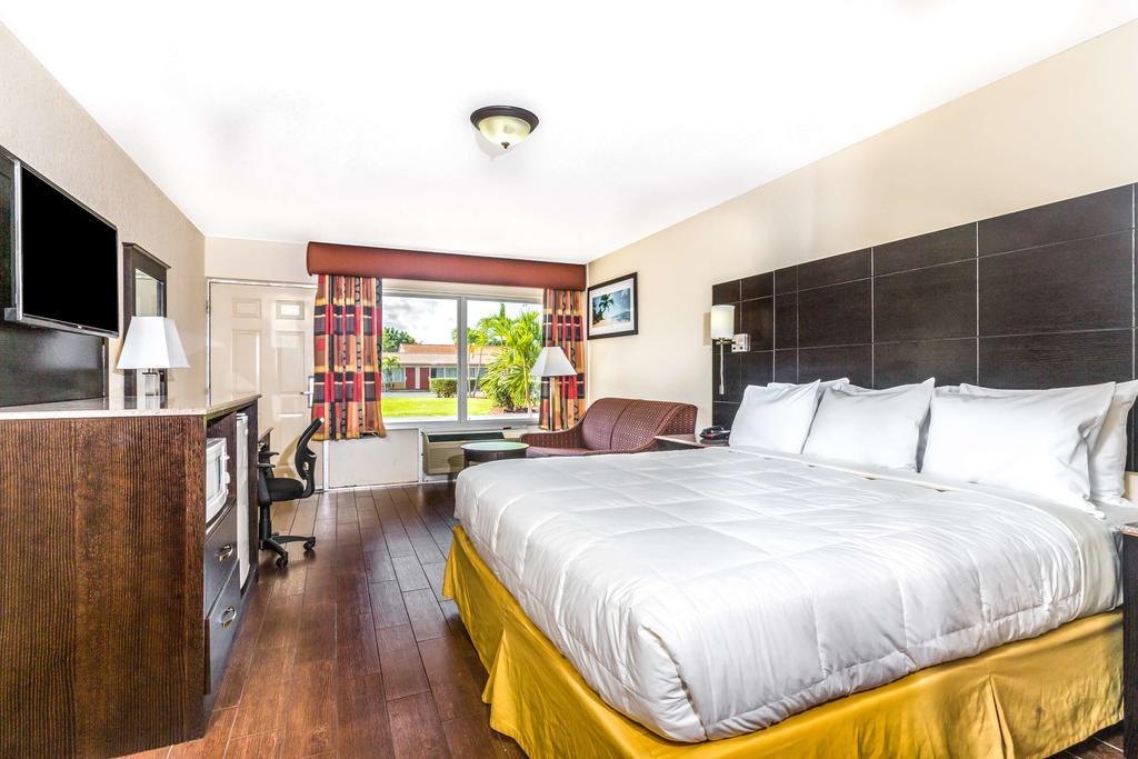 Econo Lodge Inn & Suites مدينة فلوريدا المظهر الخارجي الصورة