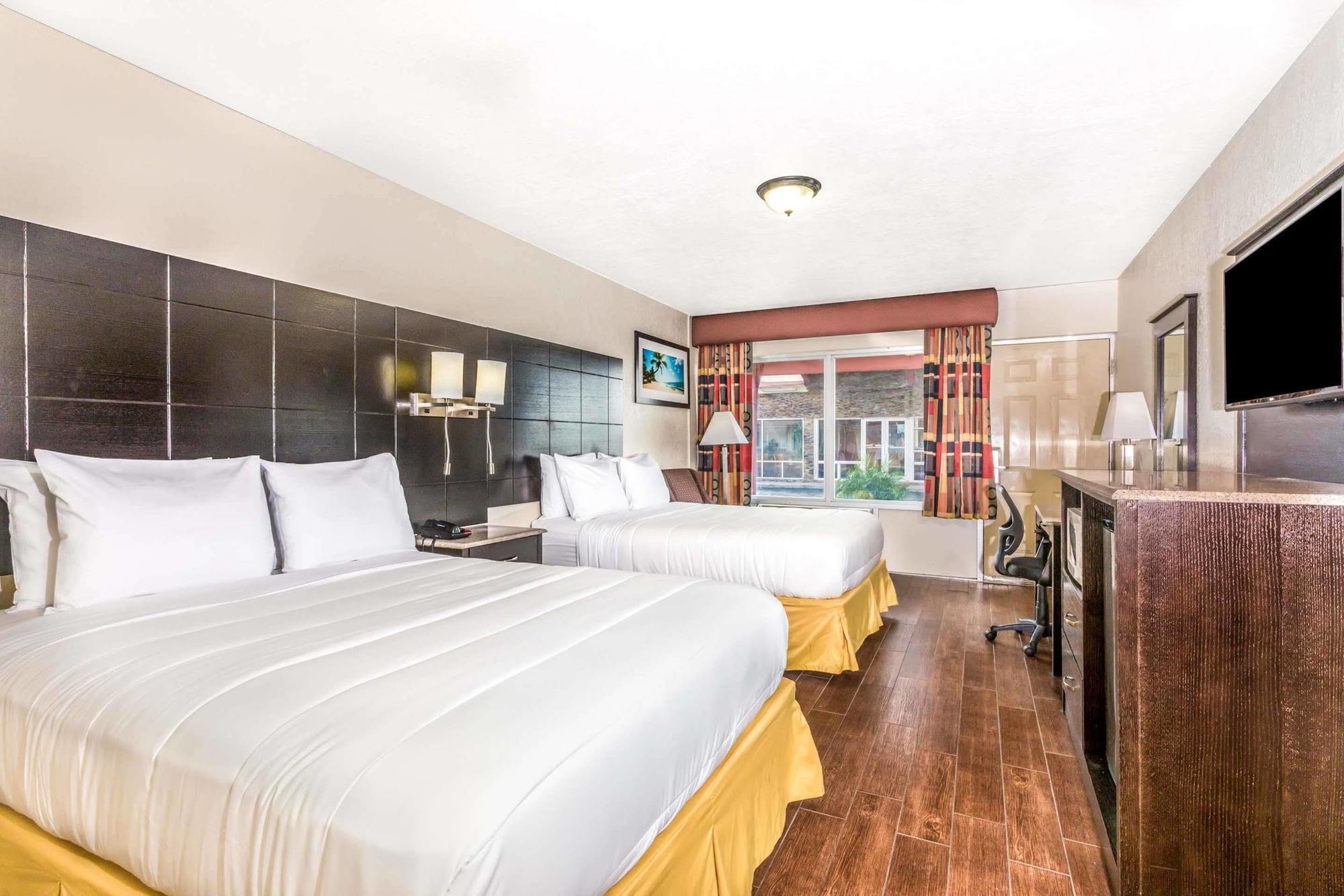 Econo Lodge Inn & Suites مدينة فلوريدا المظهر الخارجي الصورة