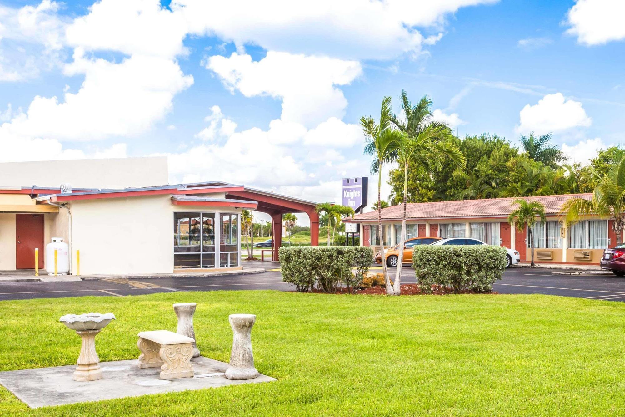 Econo Lodge Inn & Suites مدينة فلوريدا المظهر الخارجي الصورة