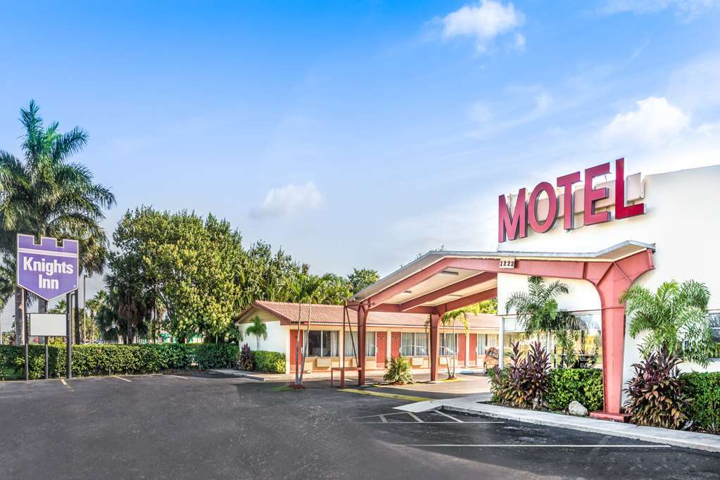 Econo Lodge Inn & Suites مدينة فلوريدا المظهر الخارجي الصورة