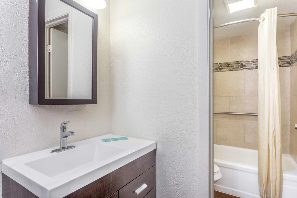 Econo Lodge Inn & Suites مدينة فلوريدا المظهر الخارجي الصورة